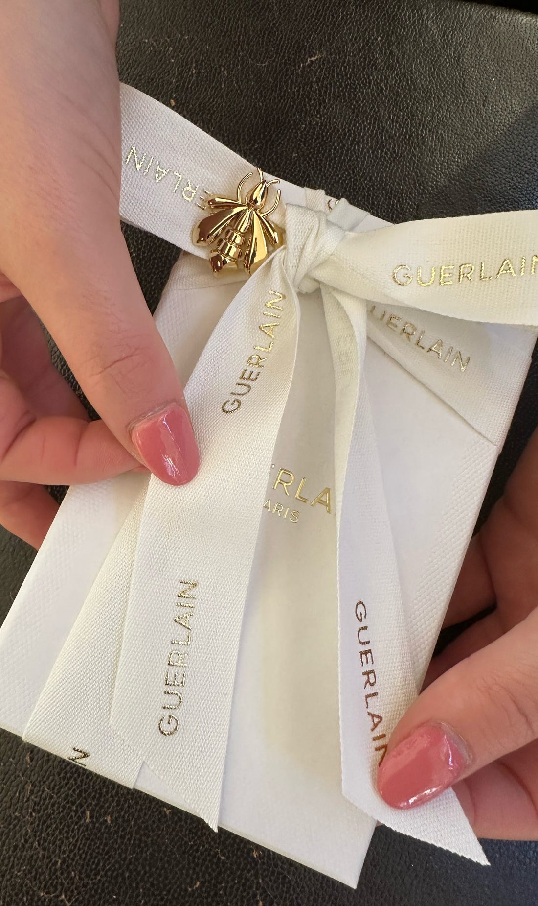 Wunderschöne und liebevolle Verpackung von Kosmetikprodukten