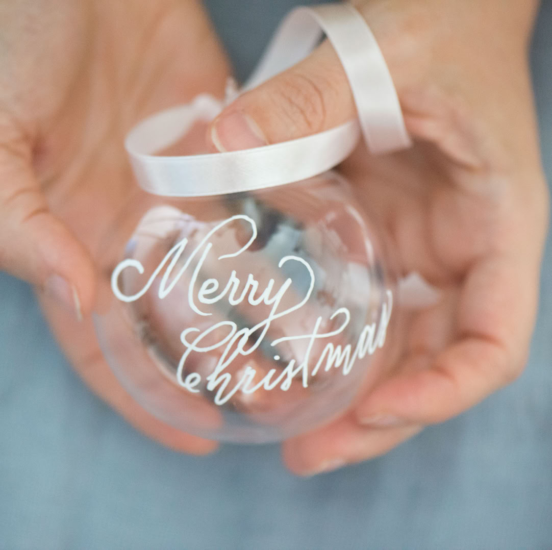 beschriftete weihnachtskugel