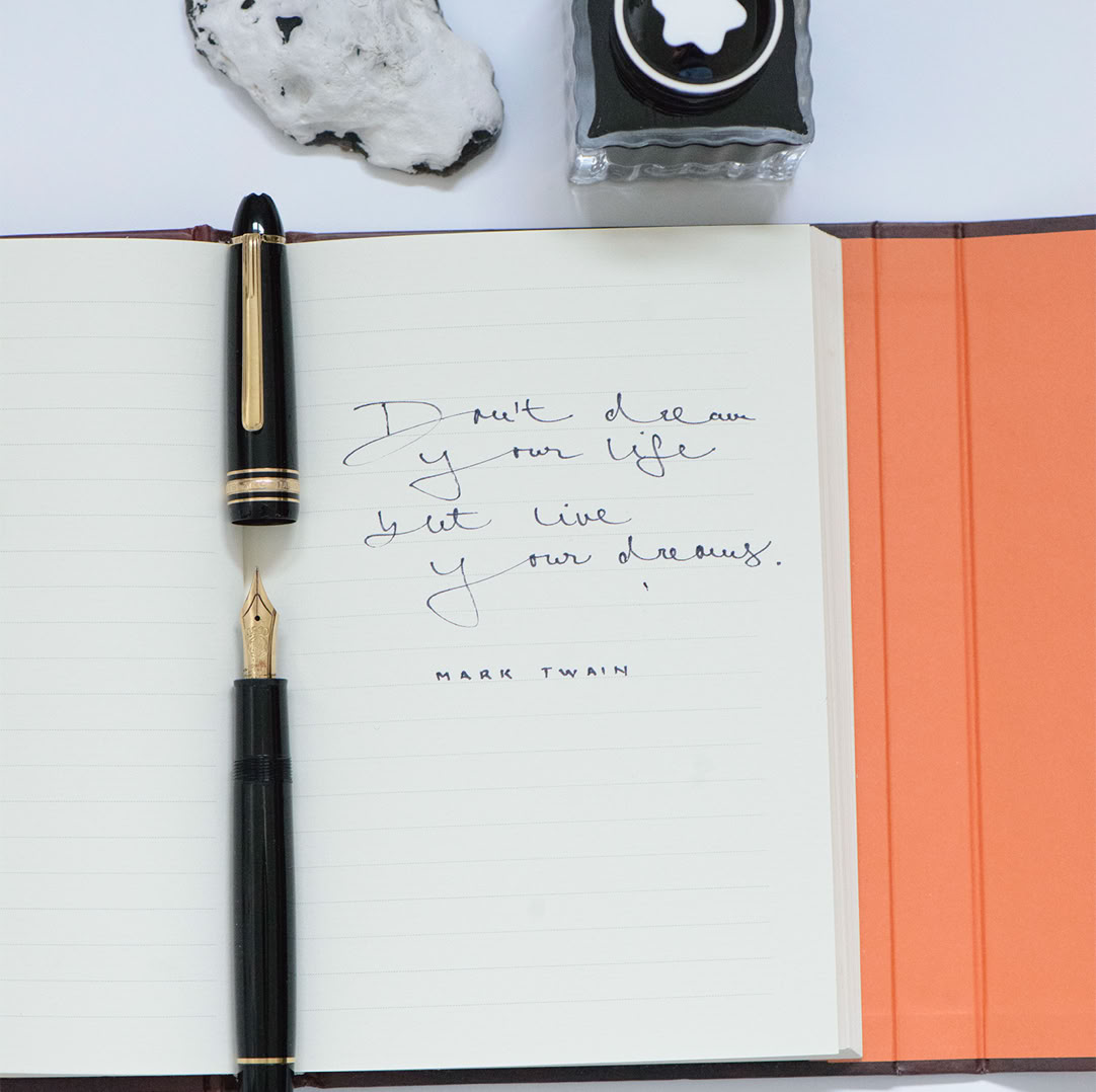 Handgeschriebene Texte mit Fueller und Tinte, Schreiben mit Montblanc Fuellfederhalten, personalisierte Texte mit Montblanc Meisterstueck, Schreiben mit Tinte und Fueller, Montblanc Tinte zum Schreiben von Briefen, personalisierte Briefe mit Feder und Tinte schreiben, Live Event Kalligraphie mit Fuellfederhalter, personalisierte Kalligraphie und Gravur, modernes Schreiben mit Fueller Event Veranstaltung Kuenstlerin, Handwritting with Montblanc Meisterstueck Fountainpen, Calligraphy with fountain pen, Montblanc Flex Nib